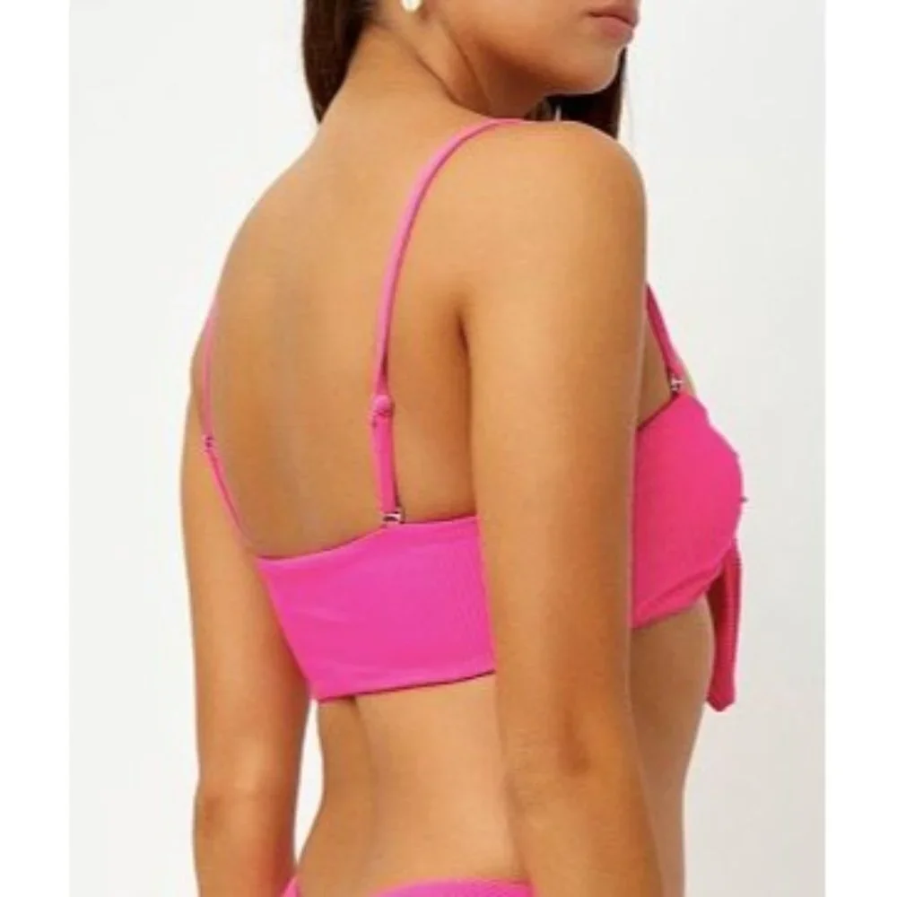 NWT Frankie's Bikinis Enzo Tie Front Bikini Top Heart Throb Pink-sz Small
